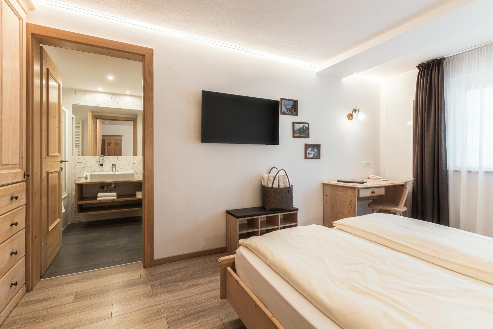 Hotel La Pineta Selva di Val Gardena Pokoj fotografie
